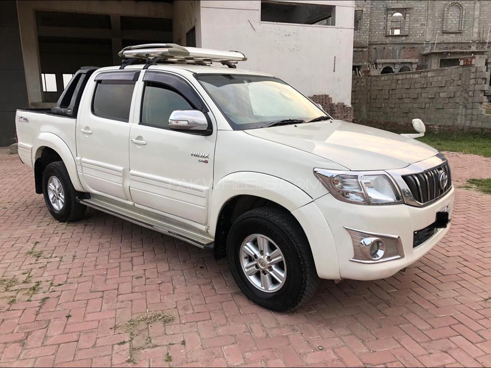 Toyota Hilux 2013 for Sale in Gujrat Image-1