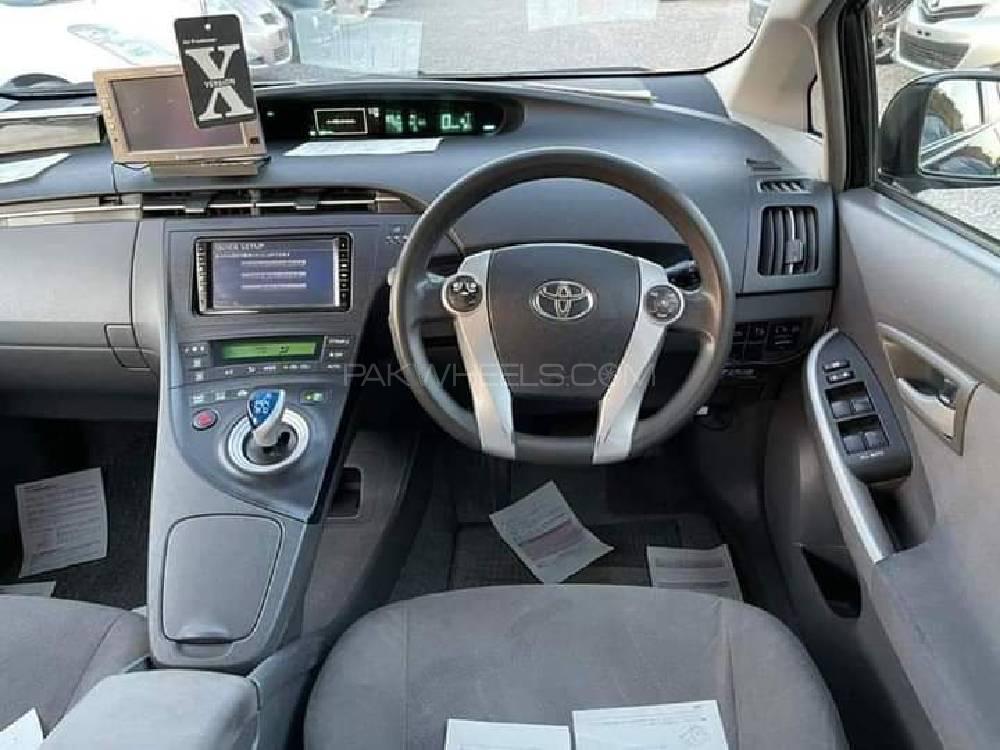 Toyota Prius 2010 for Sale in Peshawar Toyota Prius 2010 for Sale in Peshawar Image-6