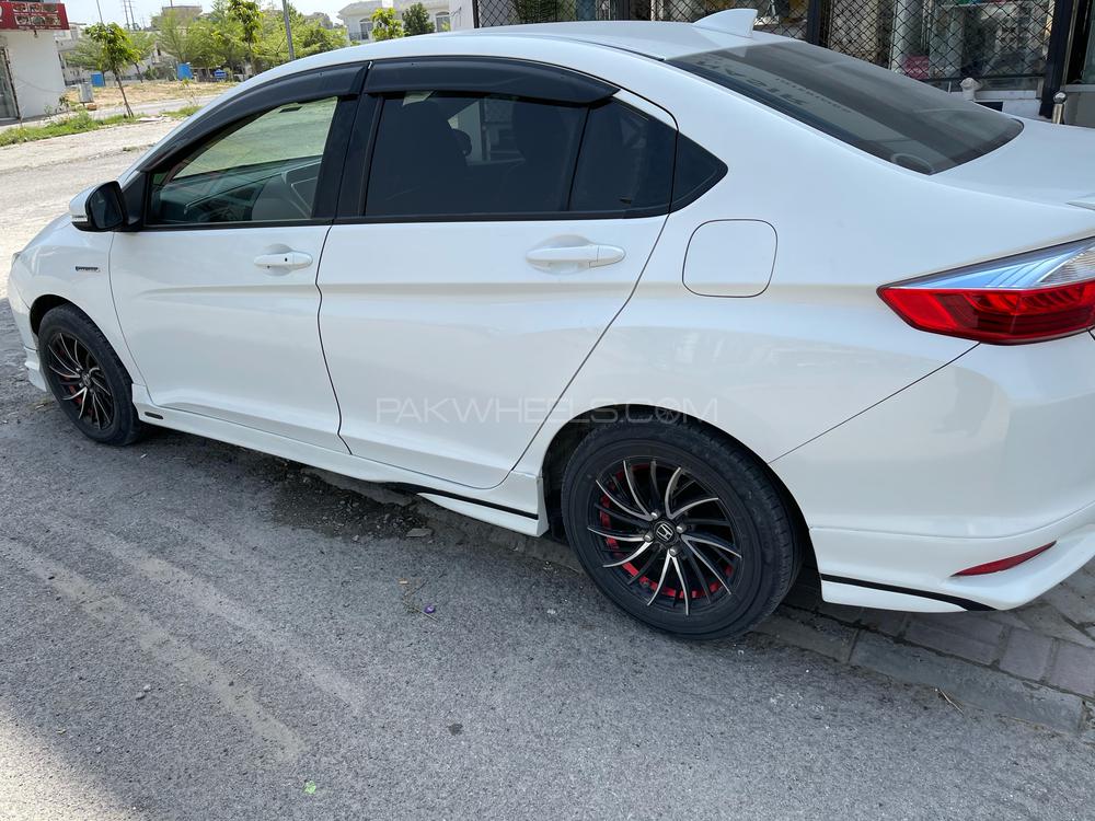 Honda Grace Hybrid 2015 for Sale in Islamabad Honda Grace Hybrid 2015 for Sale in Islamabad Image-6