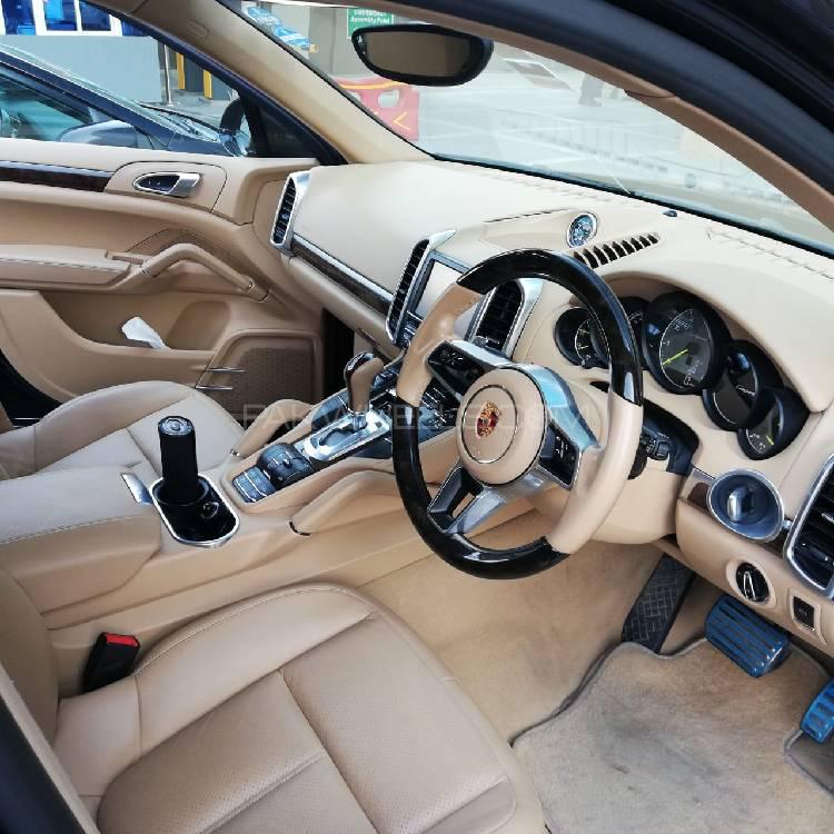 Porsche Cayenne 2015 for Sale in Lahore Porsche Cayenne 2015 for Sale in Lahore Image-2