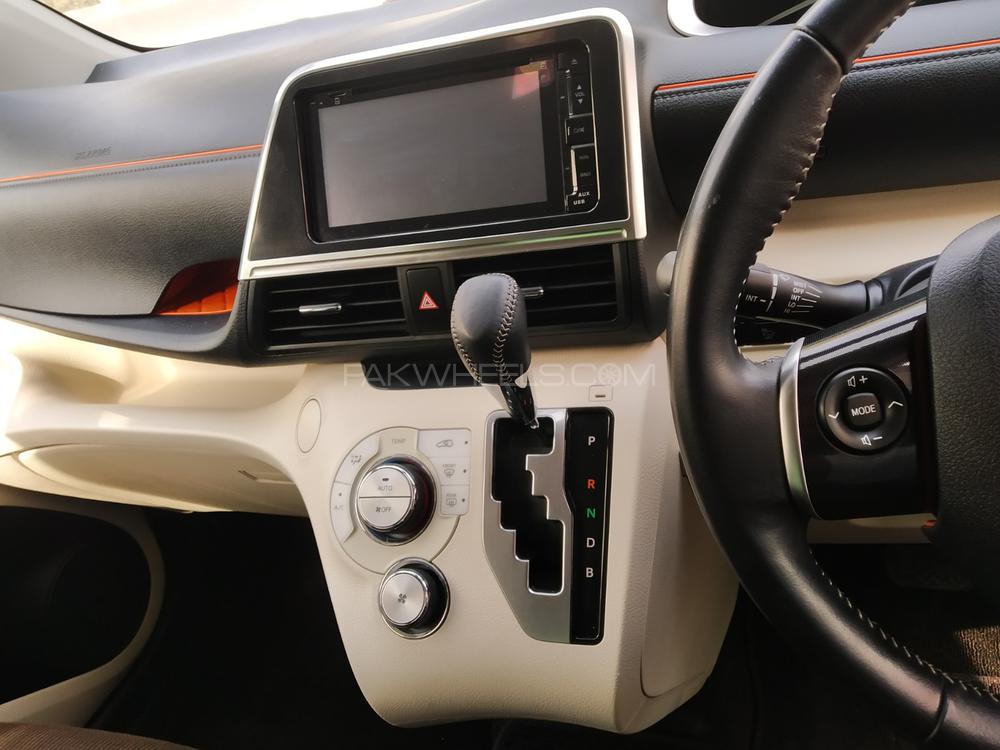 Toyota Sienta 2016 for Sale in Lahore Toyota Sienta 2016 for Sale in Lahore Image-8