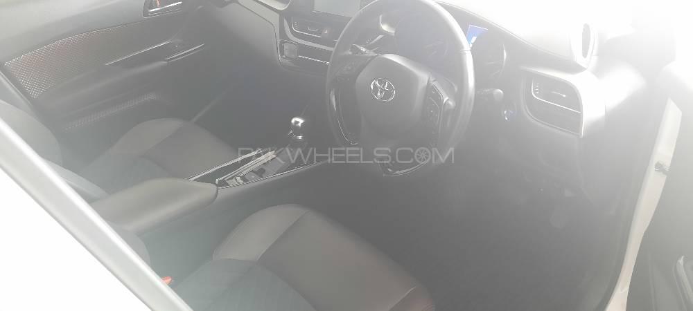 Toyota C-HR 2017 for Sale in Lahore Toyota C-HR 2017 for Sale in Lahore Image-8
