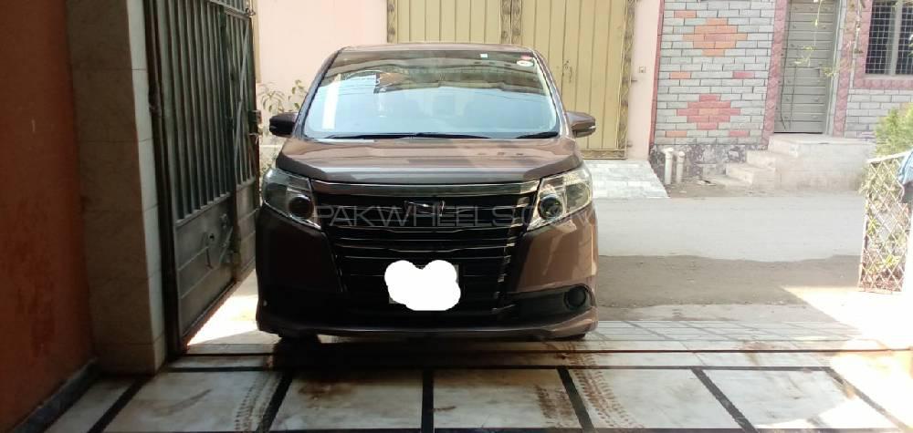Toyota Noah 2015 for Sale in Peshawar Image-1