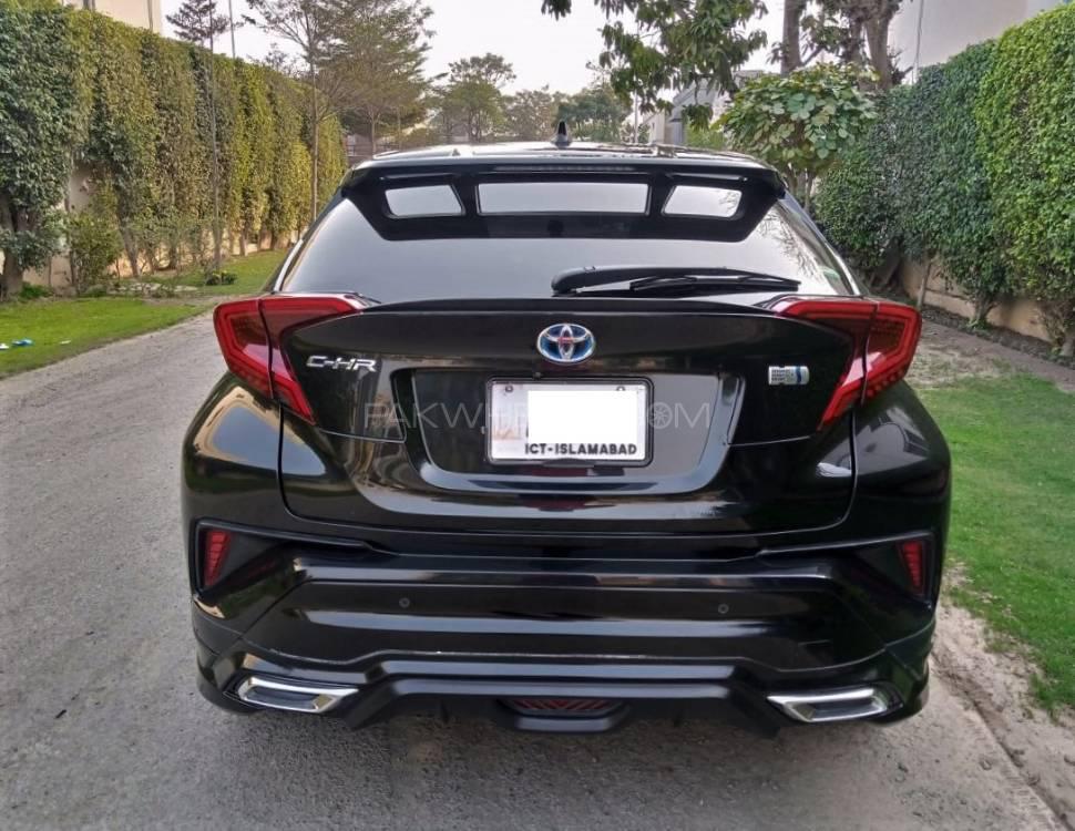 Toyota C-HR 2017 for Sale in Lahore Toyota C-HR 2017 for Sale in Lahore Image-6