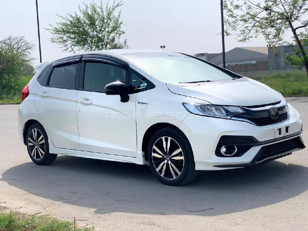 Honda Fit 2017 for Sale in Lahore Image-1