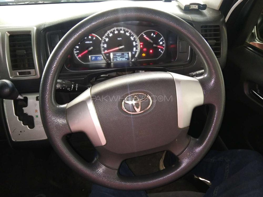 Toyota Hiace 2015 for Sale in Karachi Toyota Hiace 2015 for Sale in Karachi Image-4