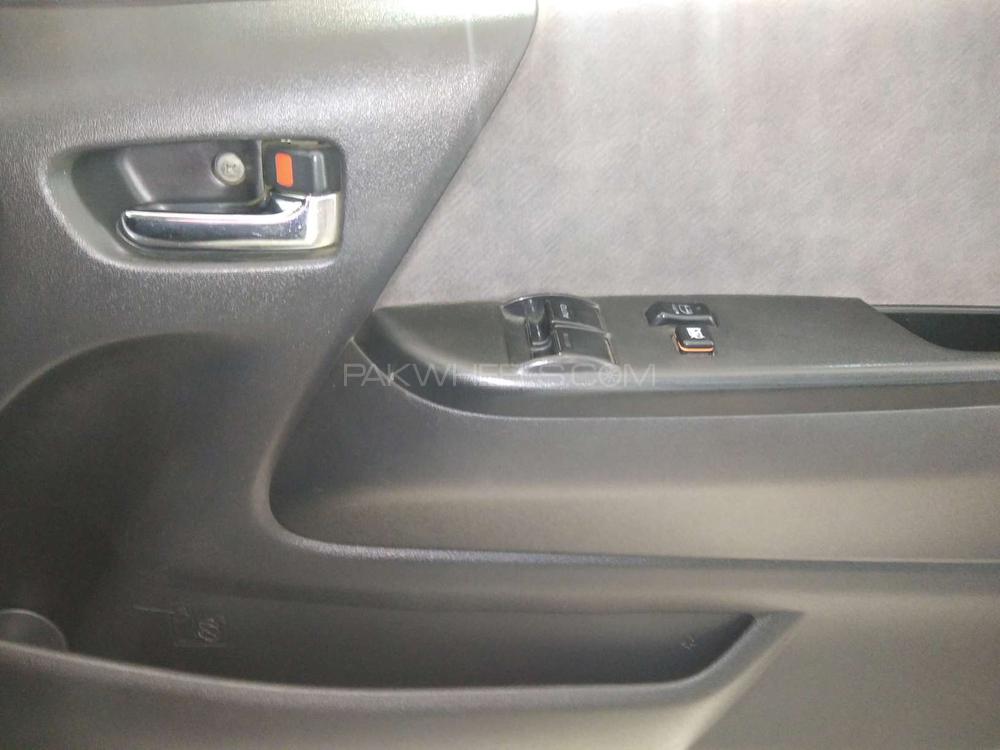 Toyota Hiace 2015 for Sale in Karachi Toyota Hiace 2015 for Sale in Karachi Image-7