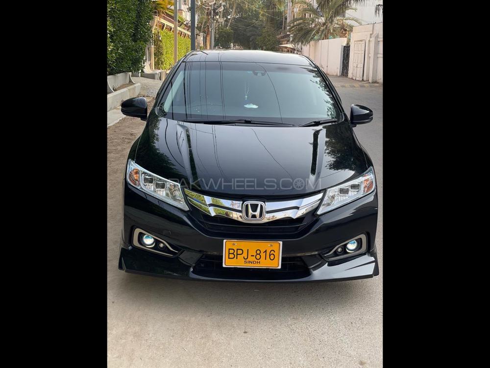 Honda Grace Hybrid 2016 for Sale in Karachi Image-1