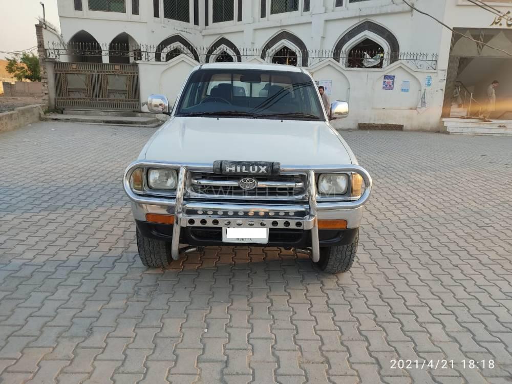 Toyota Hilux 2000 for Sale in Peshawar Image-1