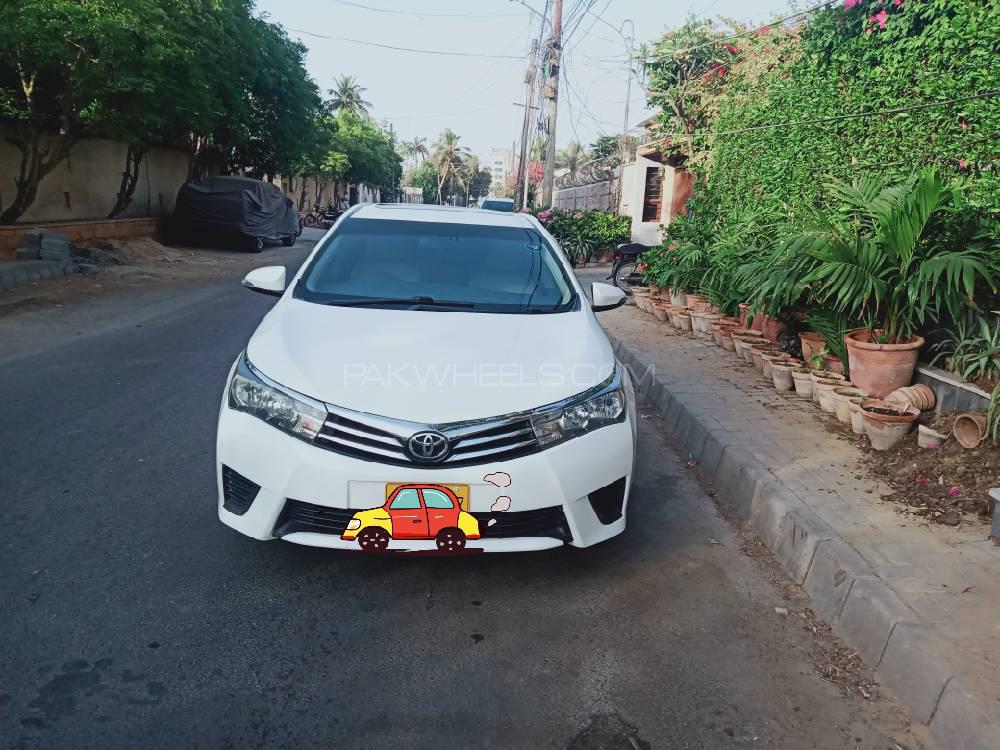 Toyota Corolla 2015 for Sale in Karachi Image-1