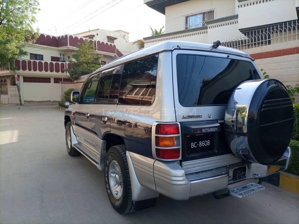 Mitsubishi Pajero 1998 for Sale in Karachi Image-1