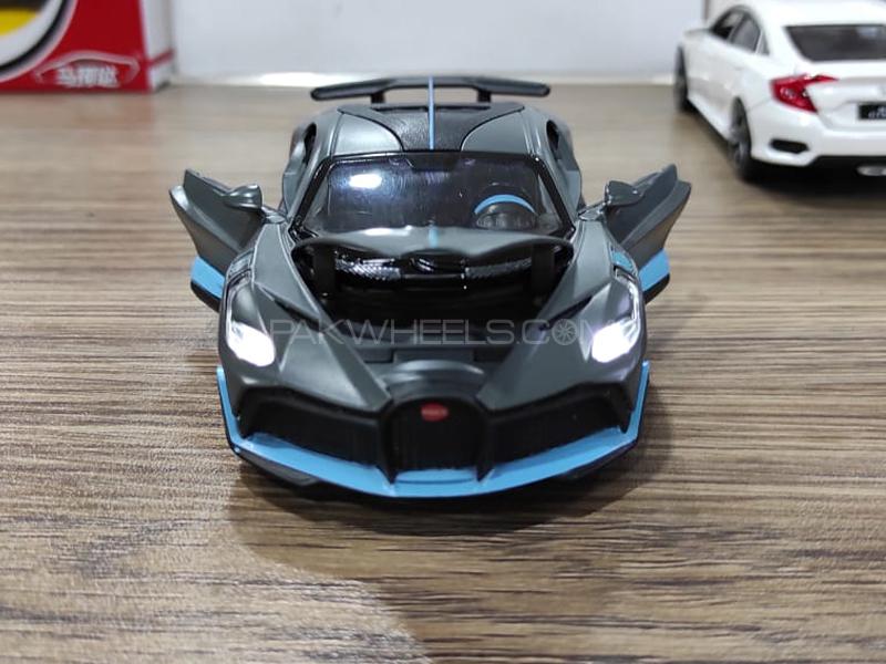 Bugatti Divo Die Cast Detailed Model Grey Bugatti Divo Die Cast Detailed Model Grey Image-2
