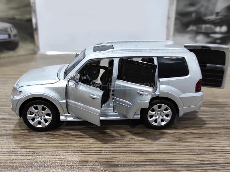 Buy Mitsubishi Pajero Die Cast Detailed Model White in Pakistan | PakWheels