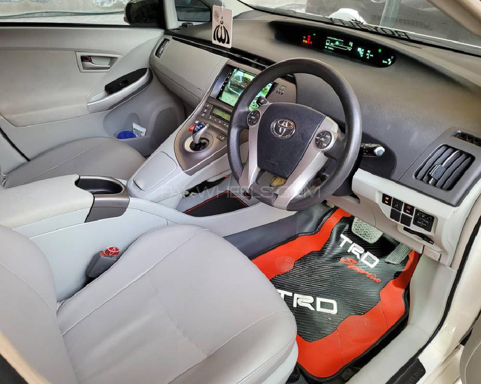 Toyota Prius 2014 for Sale in Peshawar Toyota Prius 2014 for Sale in Peshawar Image-17