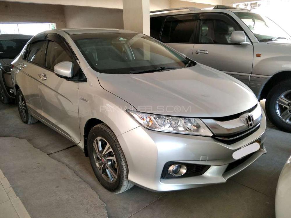 Honda Grace Hybrid 2015 for Sale in Karachi Image-1