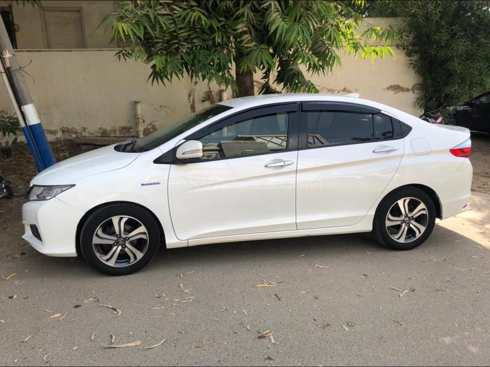 Honda Grace Hybrid 2015 for Sale in Karachi Honda Grace Hybrid 2015 for Sale in Karachi Image-3