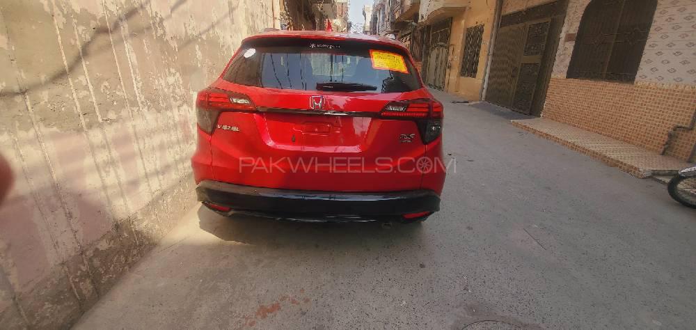 Honda Vezel 2018 for Sale in Lahore Image-1