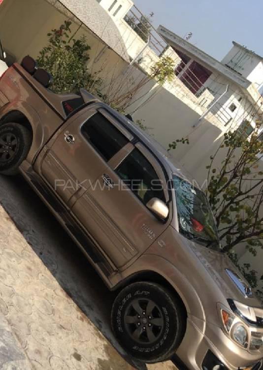 Toyota Hilux 2005 for Sale in Peshawar Toyota Hilux 2005 for Sale in Peshawar Image-3