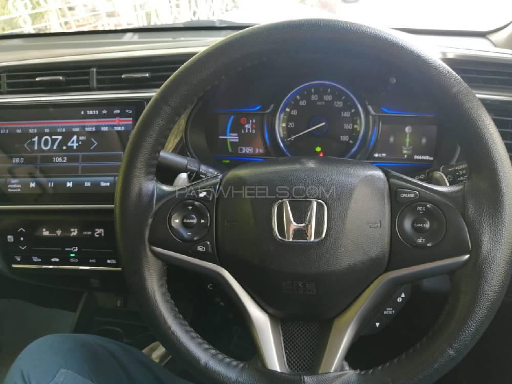 Honda Grace Hybrid 2014 for Sale in Karachi Honda Grace Hybrid 2014 for Sale in Karachi Image-12