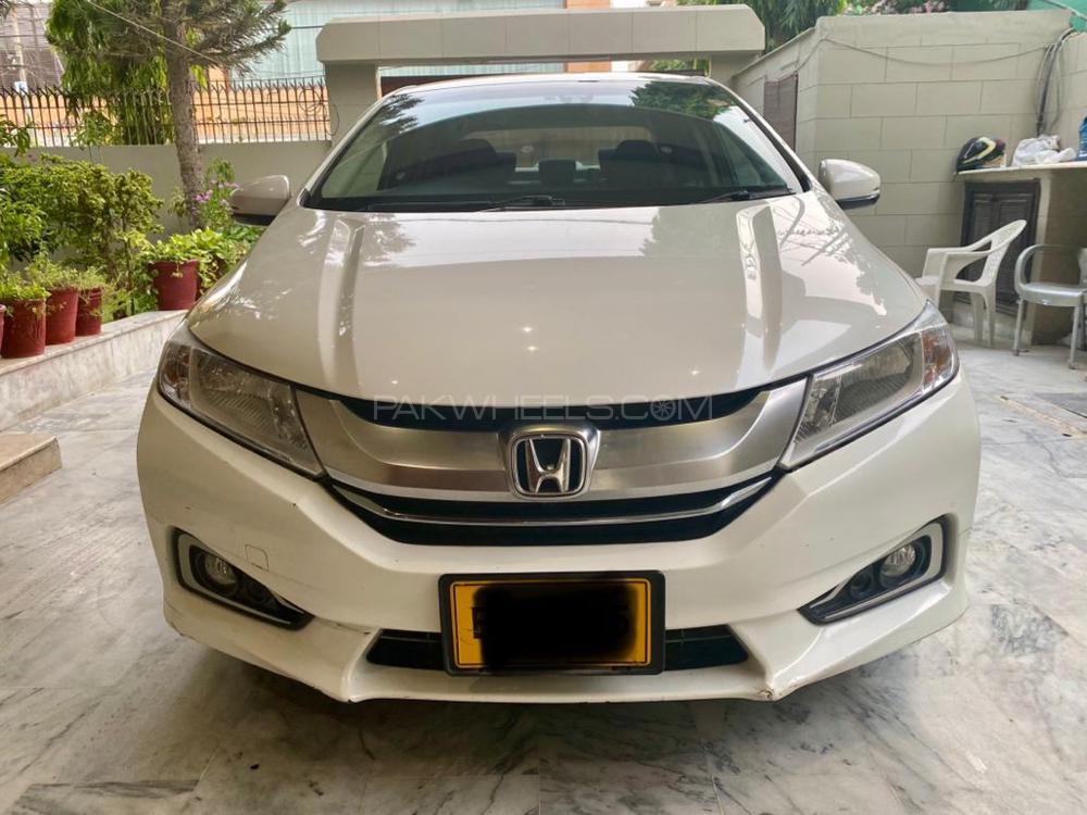 Honda Grace Hybrid 2015 for Sale in Karachi Image-1