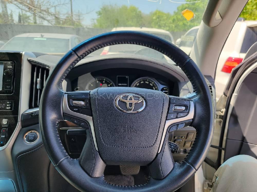 Toyota Land Cruiser 2017 for Sale in Lahore Toyota Land Cruiser 2017 for Sale in Lahore Image-8