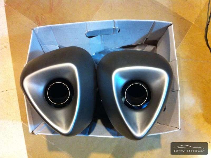 Yamaha Stock Exhaust with black cover in excellent condition Image-1