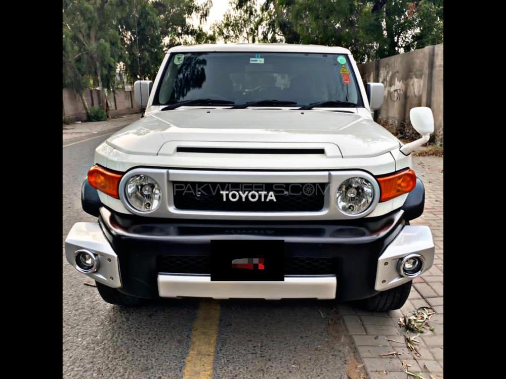 Toyota Fj Cruiser 2012 for Sale in Faisalabad Image-1