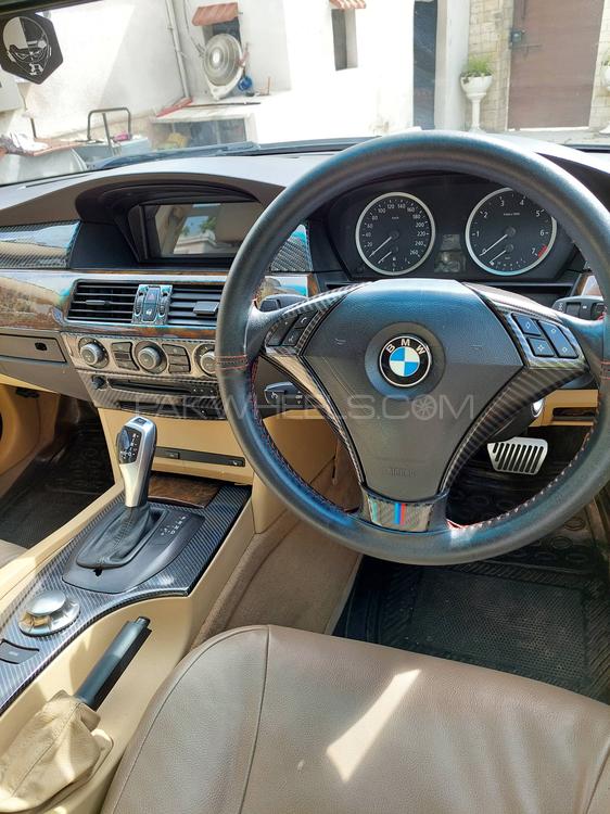 بی ایم ڈبلیو 5 سیریز - 2004 BMW 530i Image-1