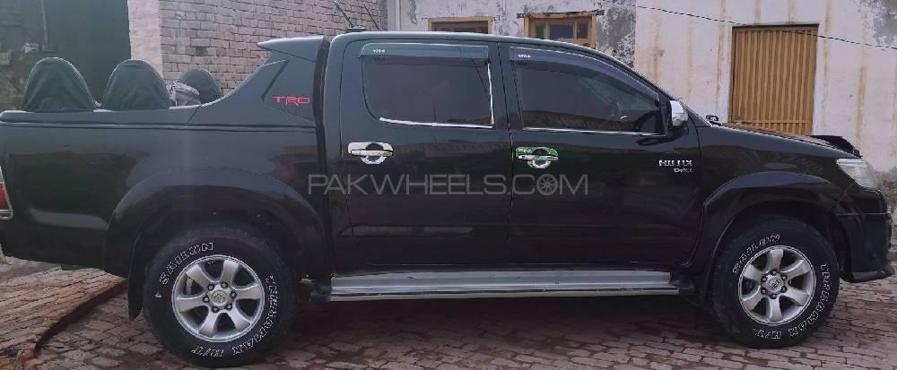 Toyota Hilux 2013 for Sale in Dera ismail khan Image-1