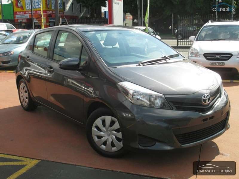 Toyota Yaris 2011 for Sale in Burewala Image-1
