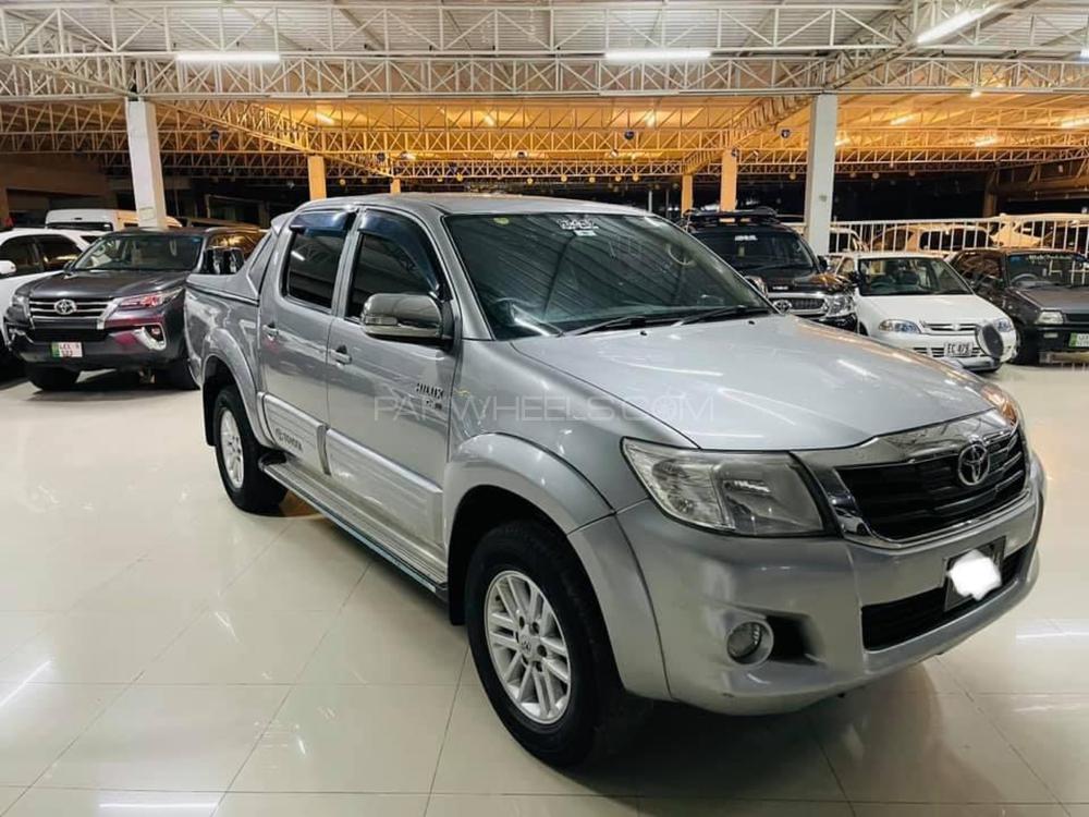 Toyota Hilux Vigo Champ GX 2015 for sale in Peshawar | PakWheels