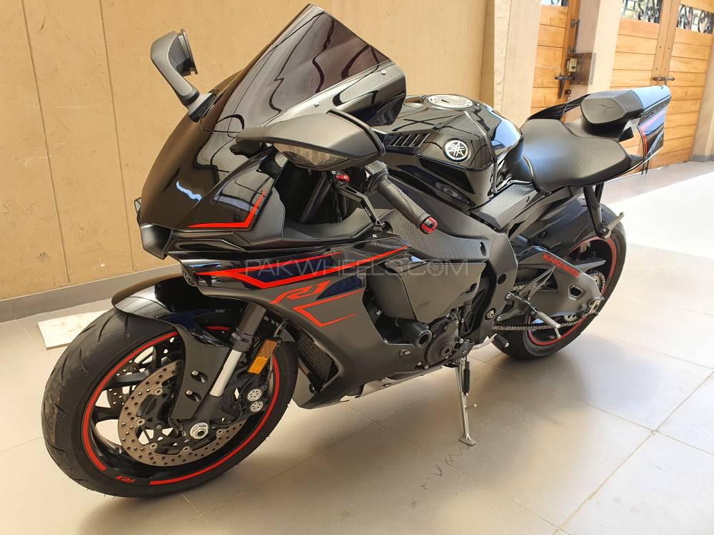 Used Yamaha Yzf R1 17 Bike For Sale In Karachi Pakwheels