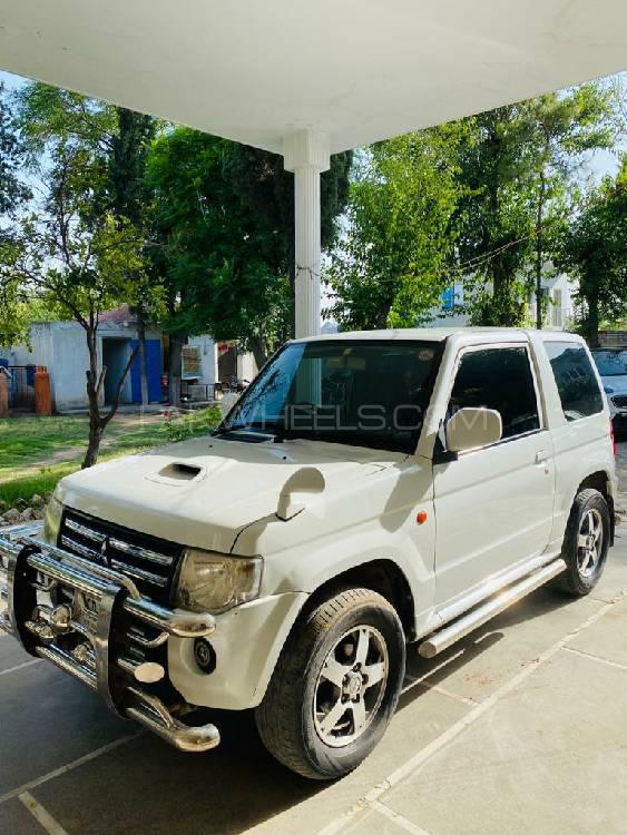 Mitsubishi pajero mini 2012