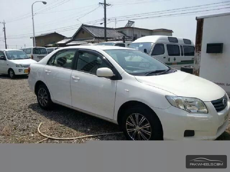 Toyota Corolla Axio 2010 for Sale in Faisalabad Image-1