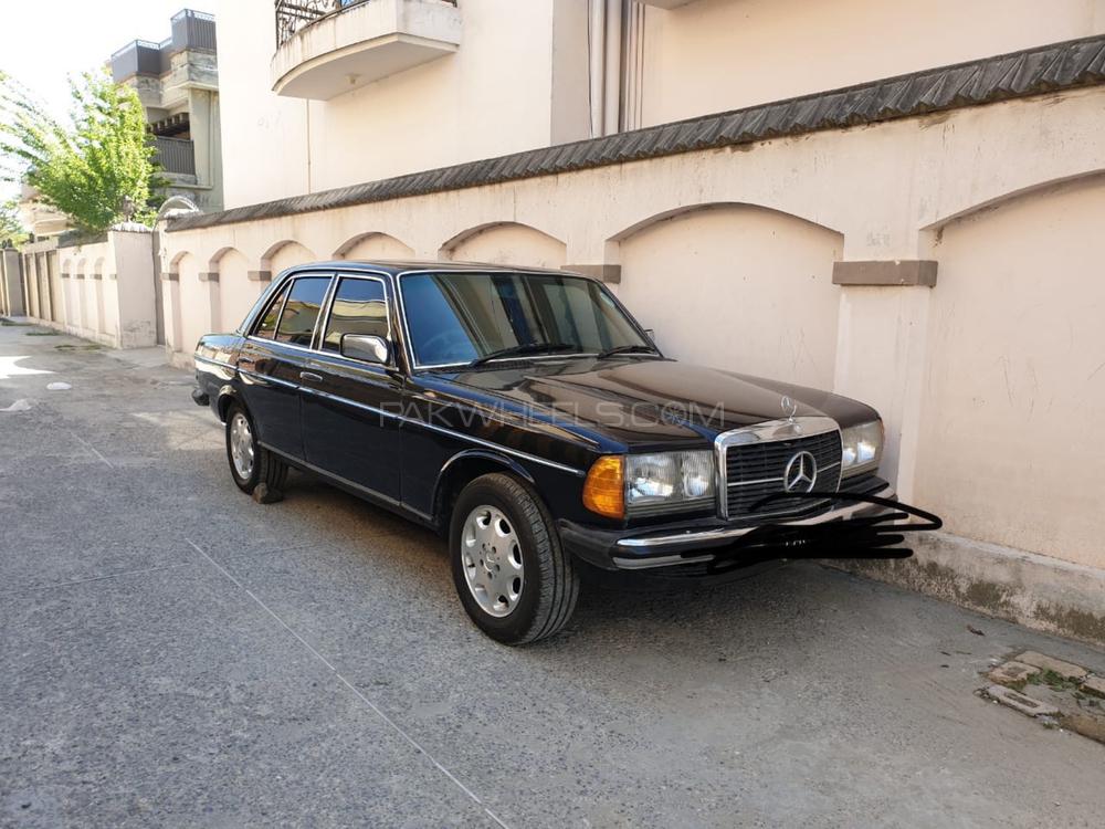 Mercedes Benz E Class 1980 for Sale in Abbottabad Image-1
