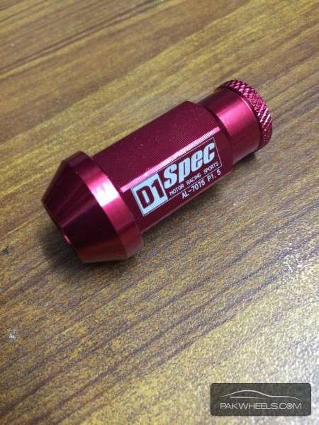 D1 spec Racing Lug Nuts & Brake Calliper in red color Image-1