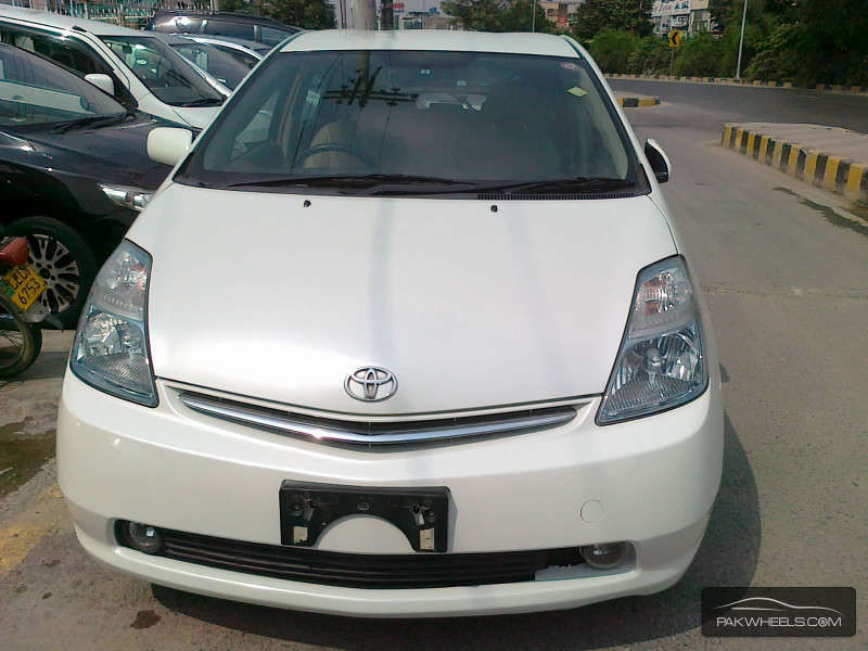 Toyota Prius 2008 for Sale in Lahore Image-1