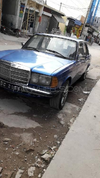 Mercedes Benz 200 D 1978 for Sale in Gujar Khan Image-1