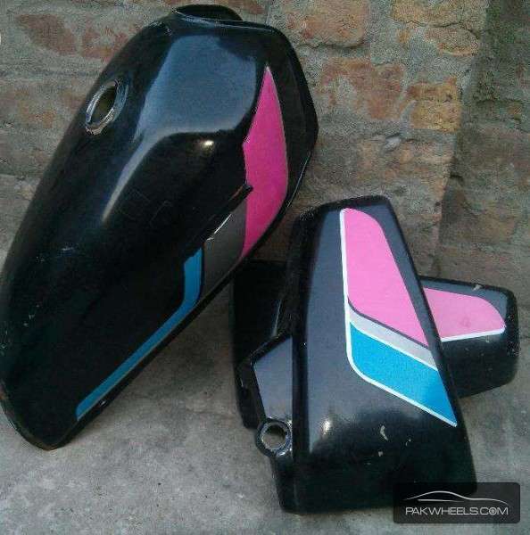 Honda 125 Fuel Tank and Side Cover For Sale  Image-1
