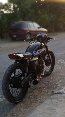 Suzuki GS 150 - 2023