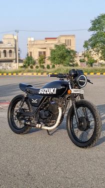 Suzuki GS 150 - 2023