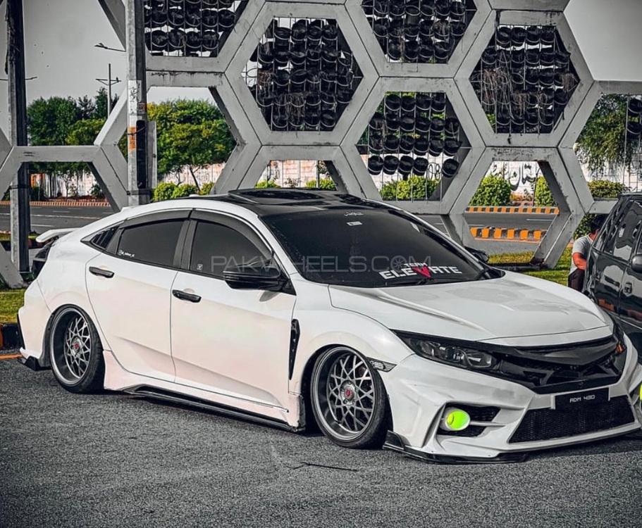 Honda Civic - 2018  Image-1