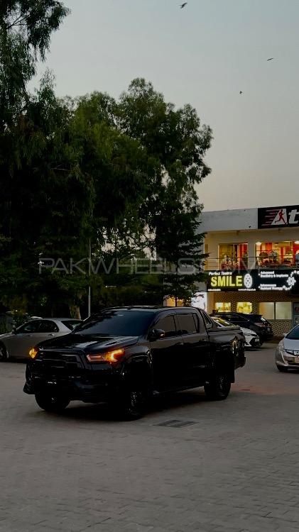 آدم ریوو - 2022  Image-1