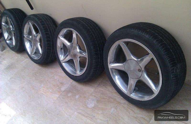 17'inch Dunlop Tyres and Rims For Sale Image-1