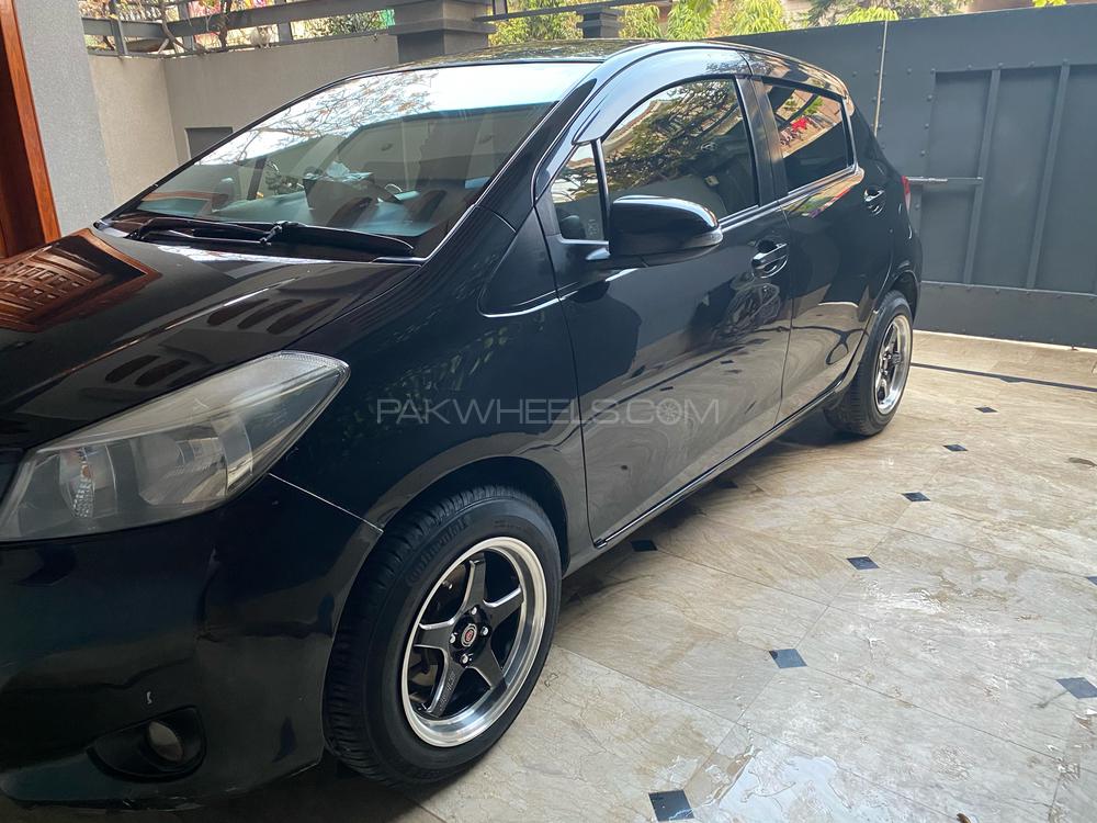Toyota Vitz 2012 for Sale in Lahore Image-1