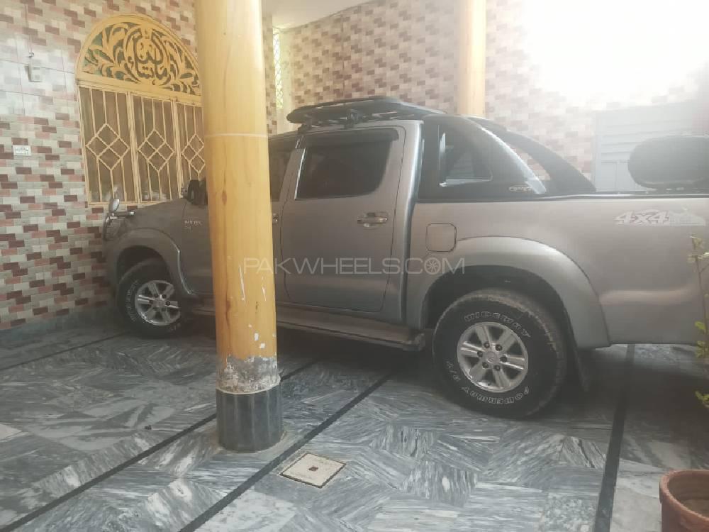 Toyota Hilux 2012 for Sale in Mardan Image-1