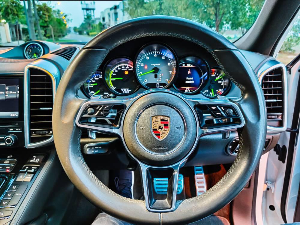 Porsche Cayenne 2017 for Sale in Lahore Porsche Cayenne 2017 for Sale in Lahore Image-9