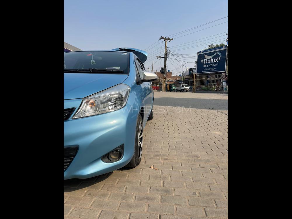 Toyota Vitz 2012 for Sale in Lahore Image-1