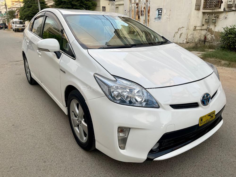 Toyota Prius 2013 for Sale in Karachi Toyota Prius 2013 for Sale in Karachi Image-2