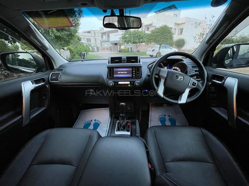 Toyota Prado 2016 for Sale in Multan Toyota Prado 2016 for Sale in Multan Image-7
